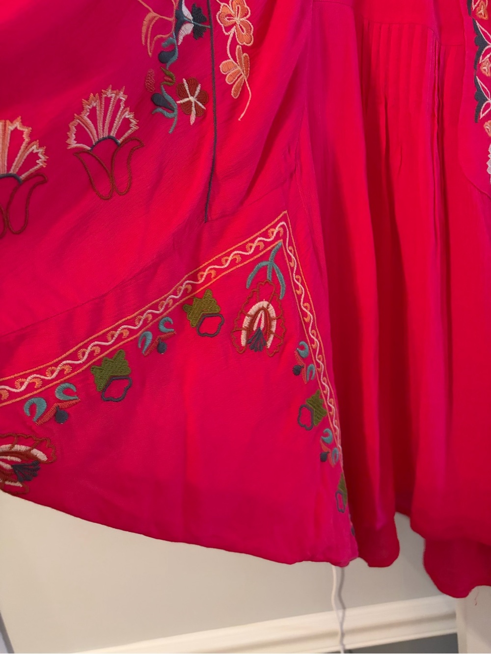 easel “Bianca” Pink Embroidered V-Neck Peasant Tunic NWT - Picture 6 of 11